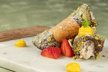 Cannoli gevuld met amandel crème