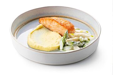 Gebakken zalmsteak met romige apserges