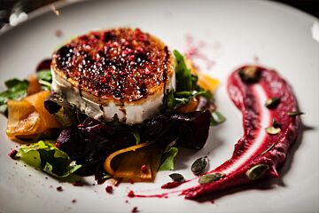 Salade met gegratineerde geitenkaas