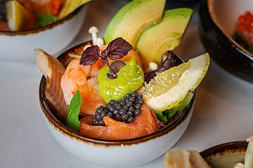 Viscocktail met zalm, kaviaar en forel
