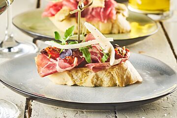Pinchos met gedroogde ham