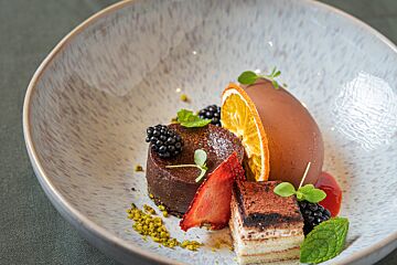 Petit grand dessert met lavacake