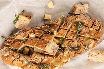 Robuust mediterraans gevuld brood