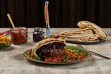 Flatbread hamburger met Indiase couscous