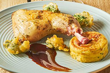 Gekonfijte gildehoenbout