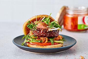 Vegetarische spicy kimchi burger