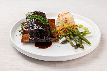 Koreaanse shortribs met galbi barbecuesaus
