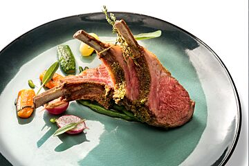 Lamsrack met getourneerde groenten