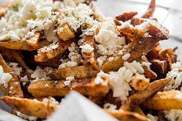 Loaded fries van zoete aardappel