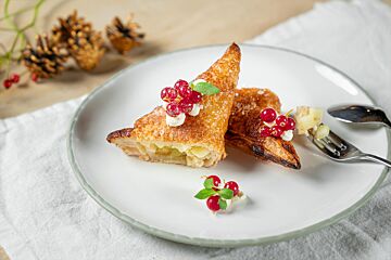 Verse appelflap met rode bessen