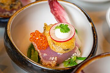 Tataki van tonijn met gefrituurde mossel