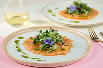 Zalm Carpaccio met mixed Shiso cress